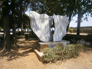 το μνημείο πεσόντων στον Β΄ Παγκόσμιο Πόλεμο στην Κέρκυρα