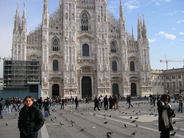 Duomo de Milán, situada en la Plaza del Duomo