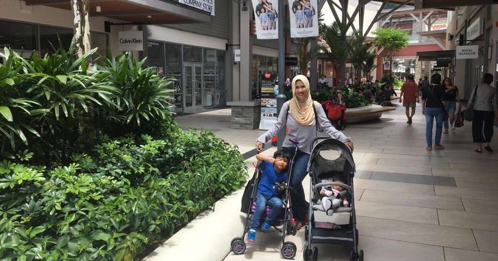 Shopping At Genting Highland Premium Outlet & Had Coffee At Coffee Bean