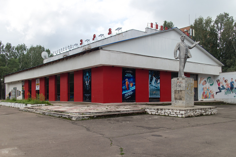 Кинотеатр эра юрга фото. Кинотеатр спутник северодвинск. Кинотеатр ме юрга. Кинотеатр в юрге. Кинотеатр солярис зал 2 бетта.