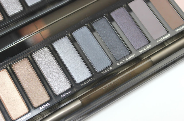 A picture of Urban Decay Naked Smoky Eyeshadow Palette