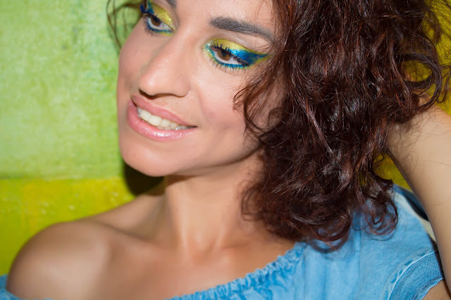 Monday Shadow Challenge : Chartreuse & Power Blue 