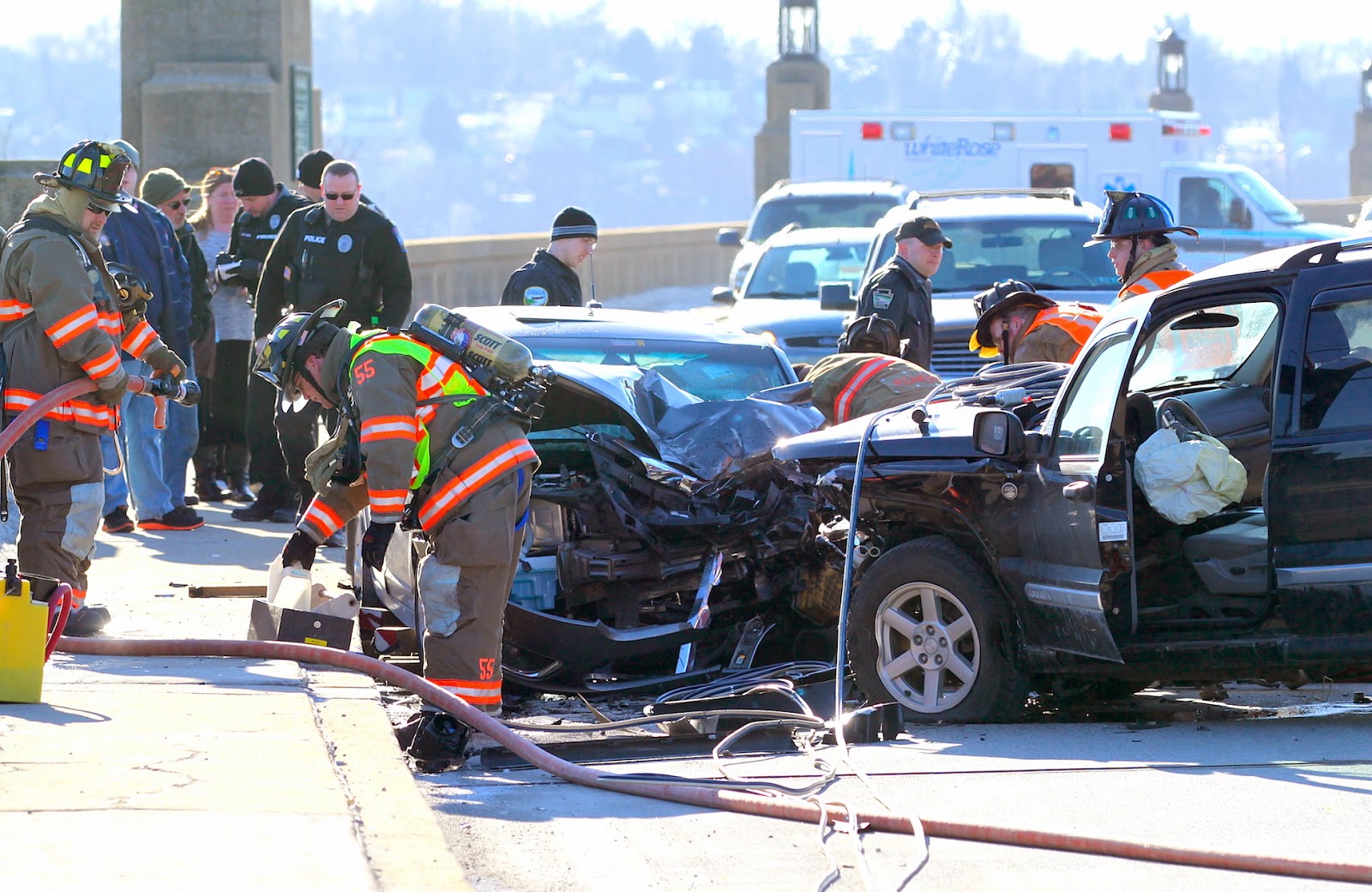 COLUMBIA SPY Headon crash shuts down Veterans Memorial Bridge