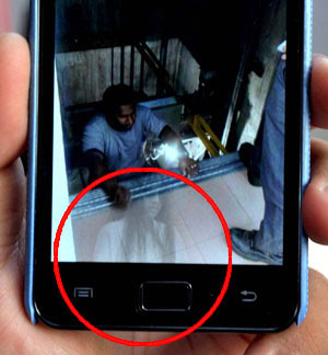 Jururawat rakam gambar hantu hantu Android phone pun 