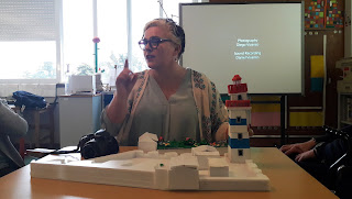 Visita do Farol Museu de Santa Marta A Dra. Inês apresenta a maqueta do Farol de Santa Marta