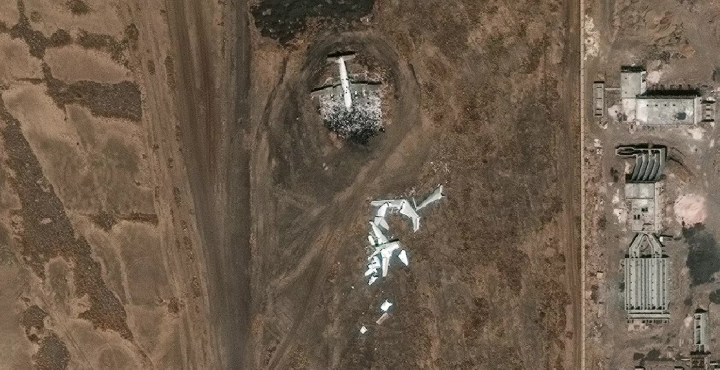 As imagens de satélite do Aeroporto Internacional de Sanaa em 22 de março As imagens de satélite do Aeroporto Internacional de Sanaa em 22 de março