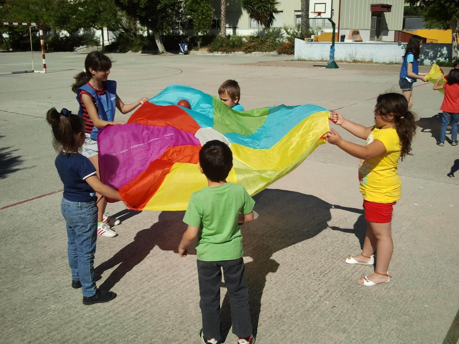 TRABUBU JUEGOS EN EL PATIO