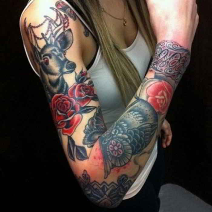 Un tatuaje en el brazo muy atrevido