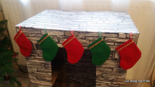 Un Blog De Fille Diy Fausse Cheminee En Carton Video Chaussettes De Noel