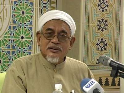 Tidak berasas, “Wajib bagi Presiden Pas, Datuk Seri Abdul Hadi Awang menarik balik Amanat Haji Hadi yang mengkafirkan Umno,” tegas Mufti Perak