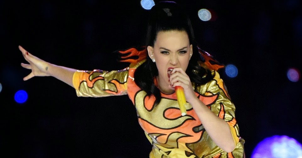 Katy Perry stuns in flame outfit and twerking alongside Lenny Kravitz ...