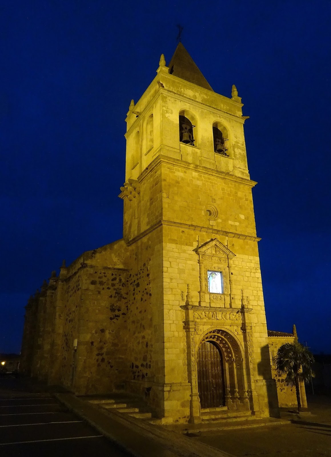 Extremadura caminos de cultura. Imagen del mes Portada plateresca de