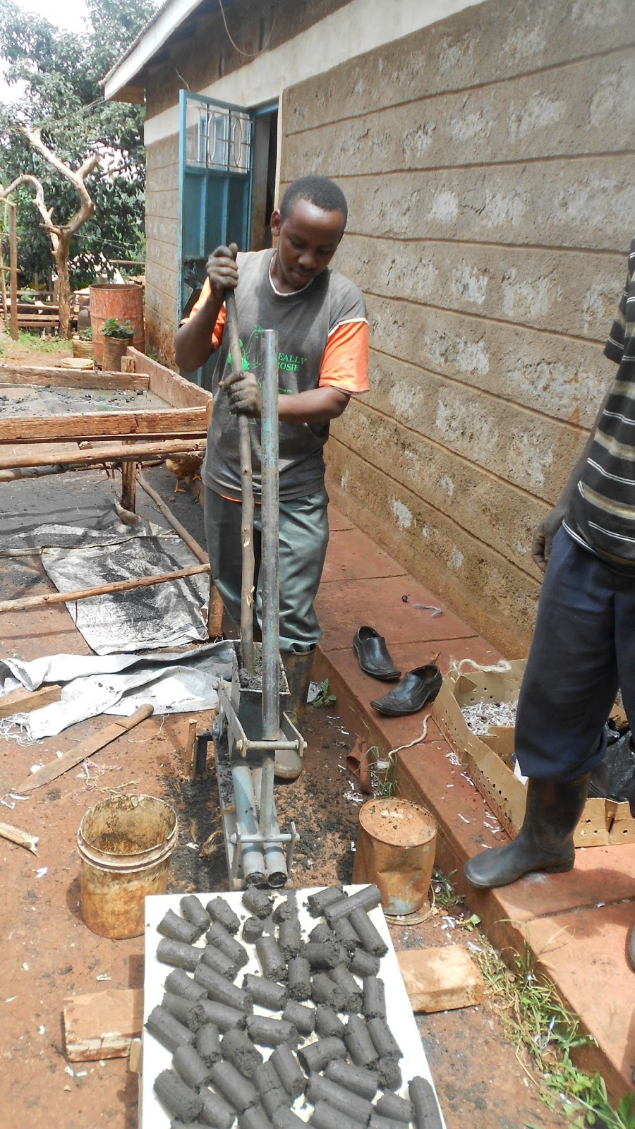 Cultivation Theory Charcoal Briquettes Making Technology for Green