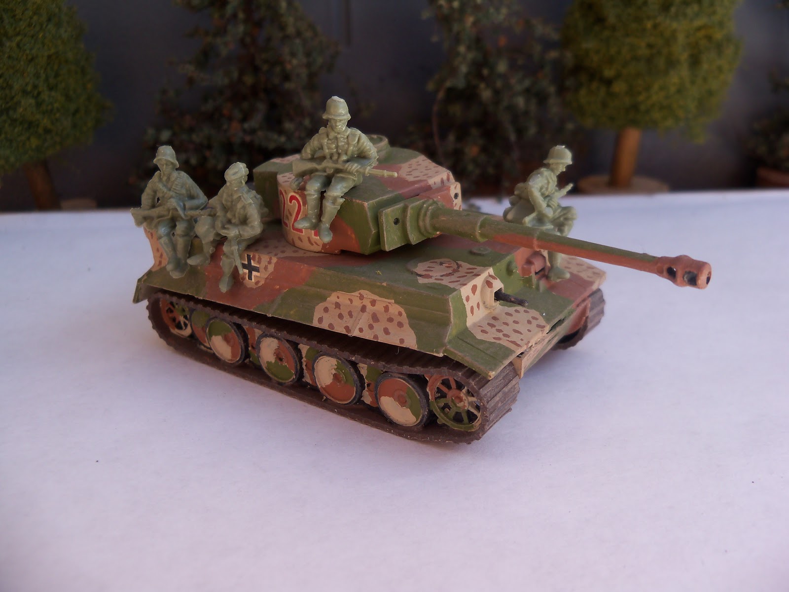 Caesar 1/72 WWII German Soldier Tank Rider 6 Figures Camouflage Suit Toy Soldier