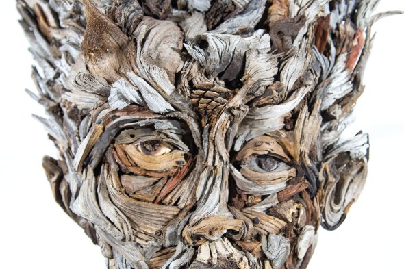 As surreais esculturas de galhos e pedaços de madeira formando rostos de Bennett Ewing Bennett Ewing Eyevan Tumbleweed arte esculturas madeira galhos árvores encontrados surreal fantasia