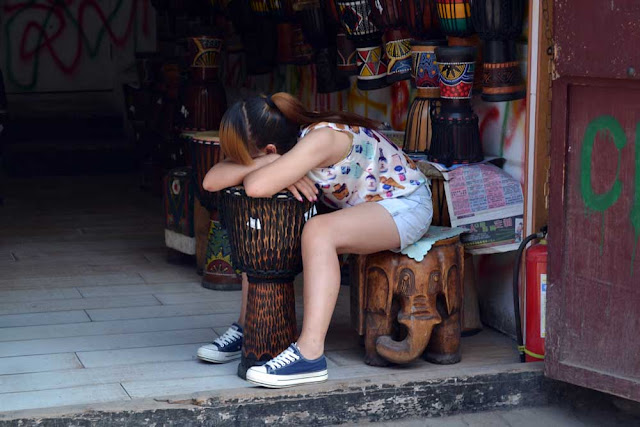 China durmiendo en la calle