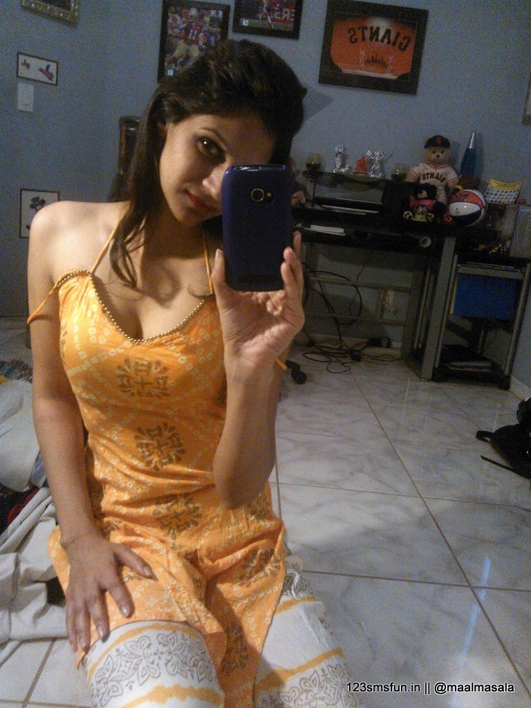 Desi Teen girl selfie naked teen girl taking selfie naked selfie girls