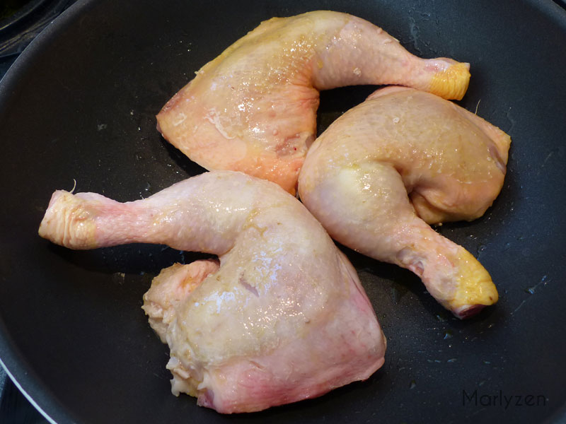 Faites dorer le poulet de chaque côté.