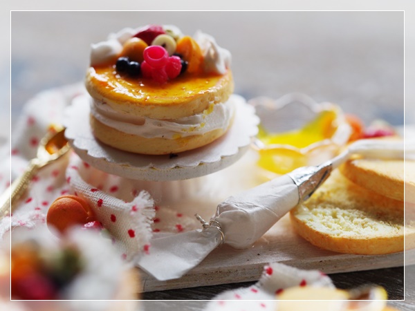 Happy Little Muffin Fruit Gateau Hedelmataytekakun Valmistusta