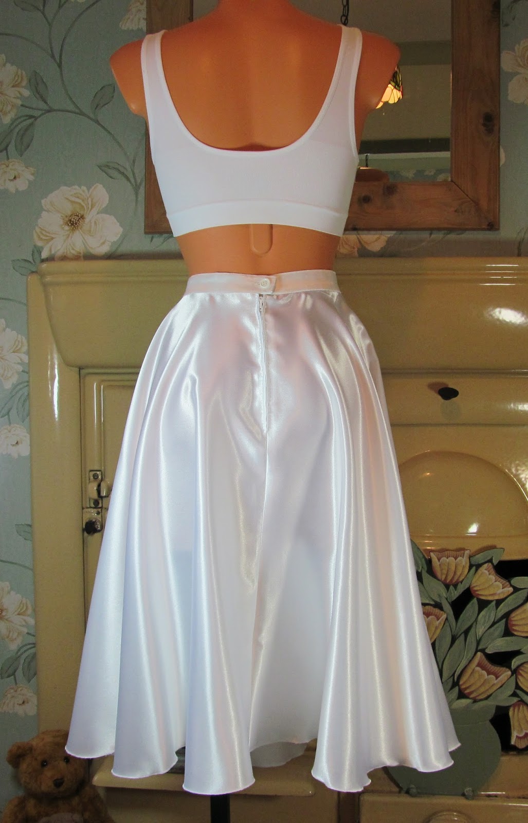 Vintage white liquid gloss satin effect shiny slippy slip skirt 29