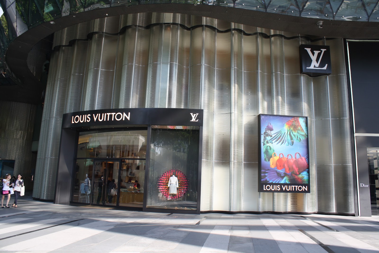 displayhunter: Louis Vuitton: Special exterior for ION Orchard