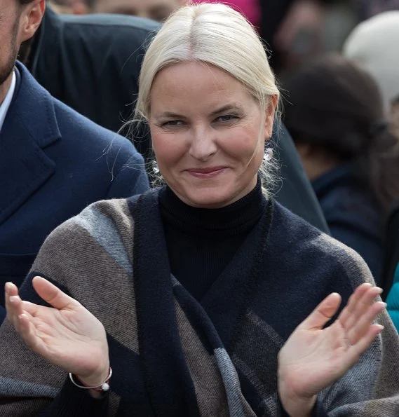 Crown Prince Haakon and Crown Princess Mette-Marit of Norway visited Bjerke District in Oslo. Princess Mette Marit wore Zara cape