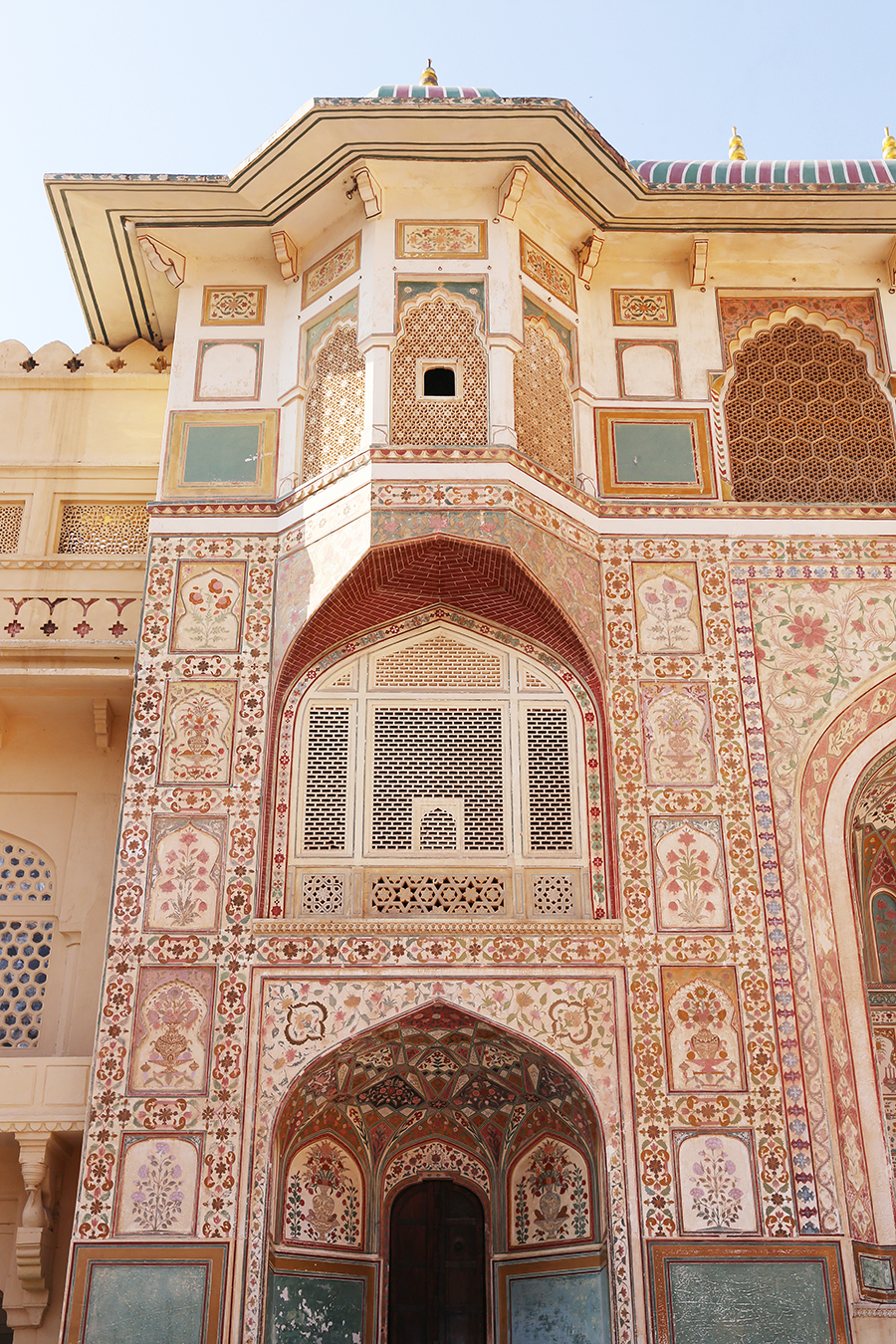 Planning a trip to Jaipur, India? You can't miss Amber Fort (aka Amer Fort), one of Rajasthan's great fortress palaces. Here's everything you need to know before you go.