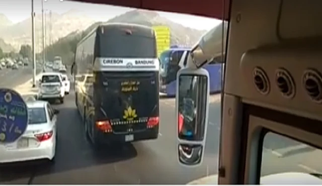 Bus Cirebon Bandung nyasar ke Mekkah bikin geger netizen, lah kok?