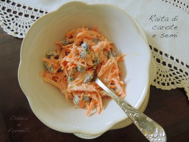 raita con carote e semi 