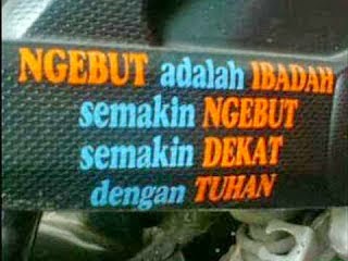 Kreatif, Gambar dan Tulisan Unik di Belakang Truk yang Bisa Bikin Kamu Ketawa Ketiwi Sendiri