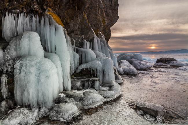 This season winter and grottoes were less than in the past, seen Baikal was freezing a little calmer.