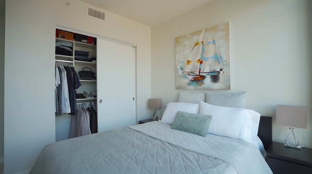 15 Photos vs. 1372 Seymour St #2203, Vancouver Interior Design Luxury Condo Tour