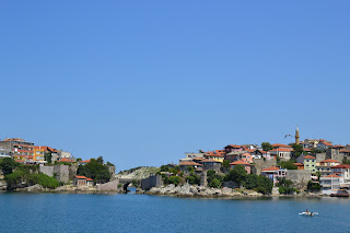 Amasra, kalenin karşısından.