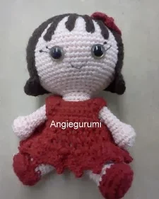 http://angiegurumi.blogspot.com.es/2011/10/amigurumi-little-doll-free.html