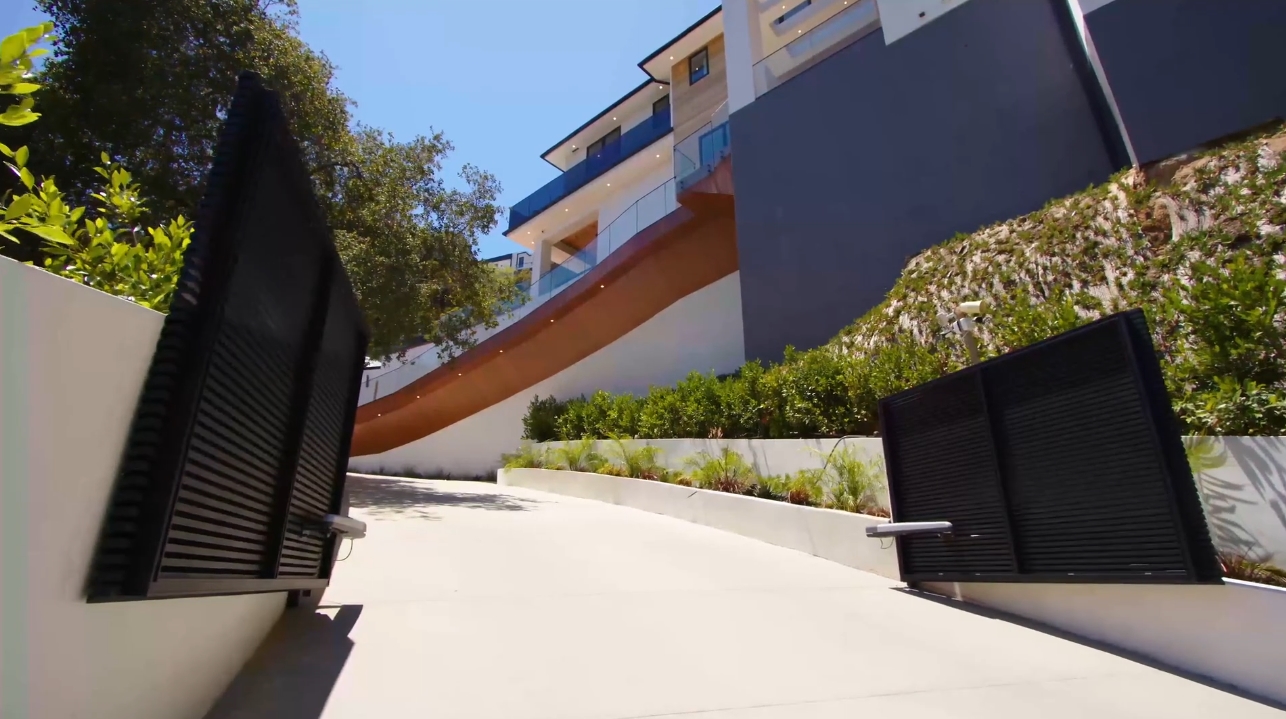 65 Photos vs. 1659 Marlay Dr, Los Angeles Luxury Home Interior Design Tour