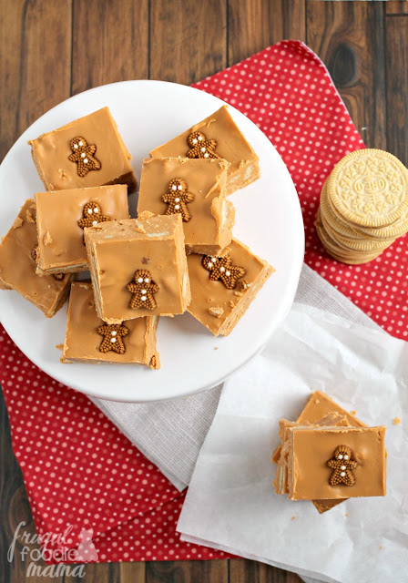 Requiring just 4 simple ingredients & your microwave to make, this Gingerbread Oreo Fudge is the perfect last minute holiday treat.
