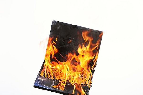 6 Penyebab Laptop Menjadi Panas Berlebihan atau Overheating 6 Penyebab Laptop Menjadi Panas Berlebihan atau Overheating