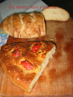 Focaccia con i pomodorini