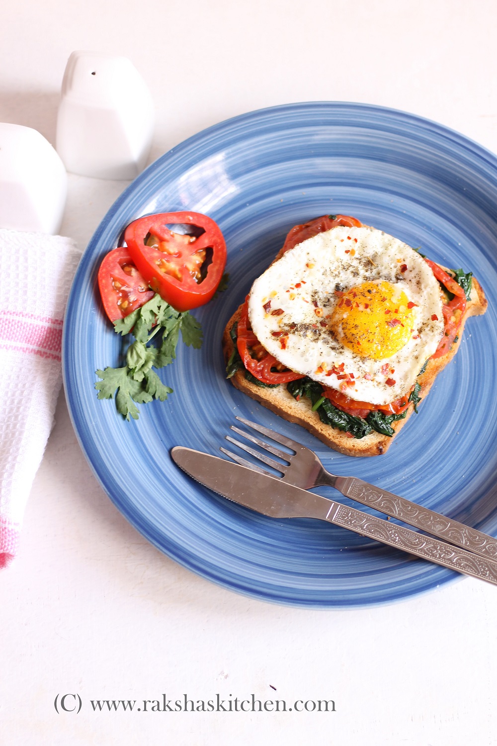Open Toast With Egg, Spinach And Tomato Raksha's Kitchen