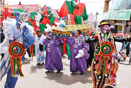 Paceños terminan el Carnaval 2015 con el Entierro del Pepino