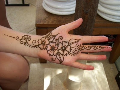 Desain yang paling umum digunakan dalam tato henna bunga.