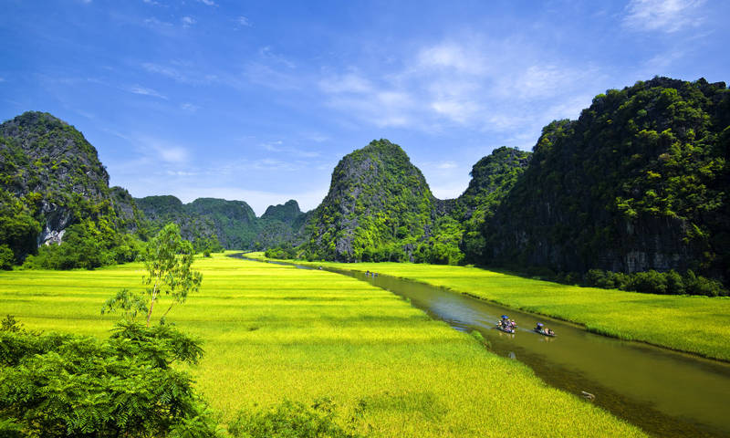 Río Tam Coc, Ninh Binh (Vietnam) Río Tam Coc, Ninh Binh (Vietnam)