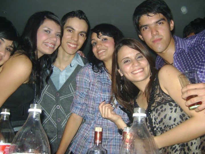 LoS VeRDaDeRoS AmIgOS: Los Amigos Son Como una Gran Familia