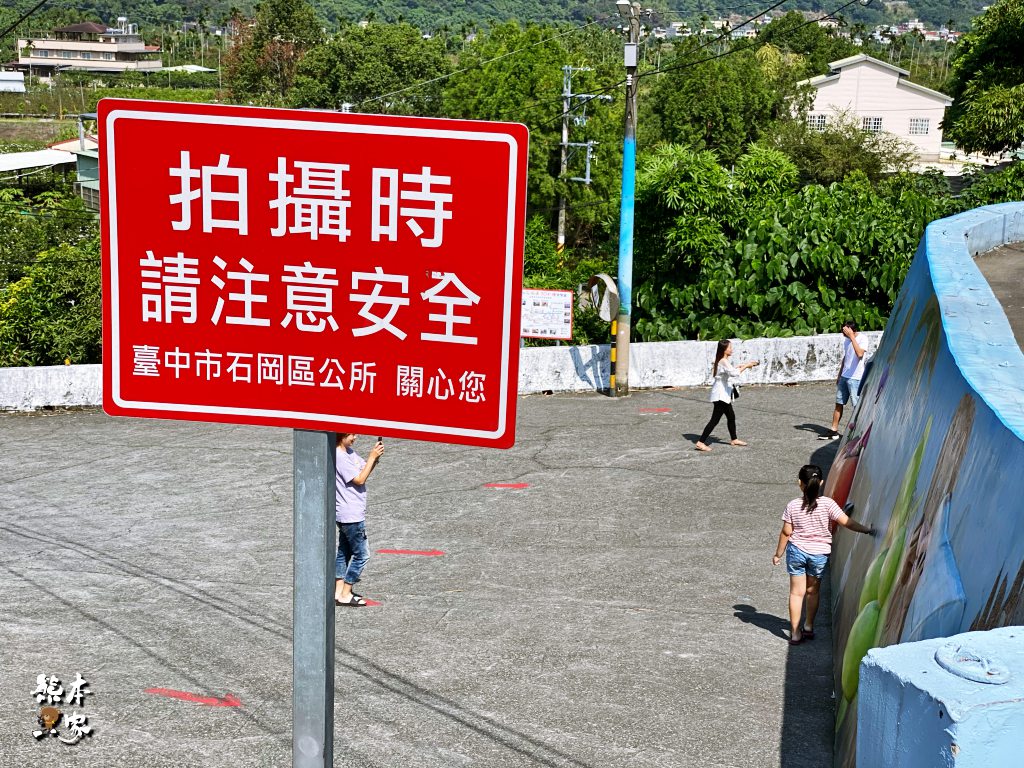 台中石岡IG景點|九房里3D彩繪村|三隻小豬綠野仙蹤4D彩繪|彷彿走進童話世界