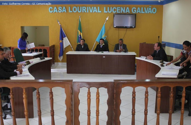 Projeto aumenta salário da prefeita, vice e secretários do Município