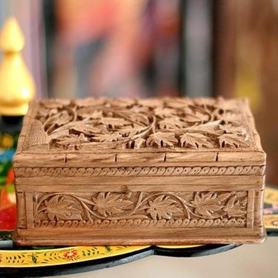 Kashmiri Handicrafts The Ancient And Unique Art Of Kashmir Craftsmen Decorate The Wood Carvings With Diverse Designs That Bear Dragon Lotus Flower Motifs And Chinar Bunches Of Gs Etc