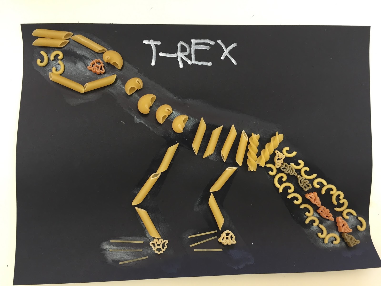 La clase de Mar: DINOSAURIO CON PASTA