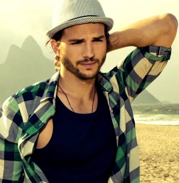 Ashton Kutcher Foto de Ashton Kutcher al aire libre