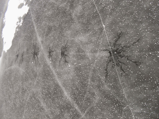 Странные рисунки во льду озера Иртяш