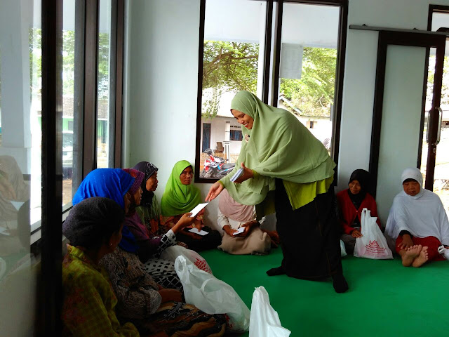 Santunan Wanita Jompo Dhuafa